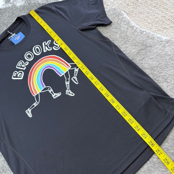 NWT Brooks Pride Distance Short Sleeve Shirt - Picture 11 of 12